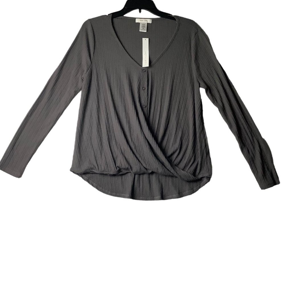 NWT White Willow Women Size M‎ Gray V-Neck Button Up Tucked High Lo Top Blouse